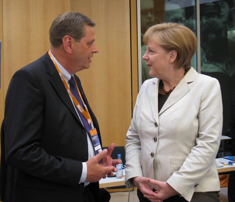 Peter Fernitz und Kanzlerin Angela Merkel auf einer Konferenz mit den Kreisvorsitzenden der Union in Berlin
